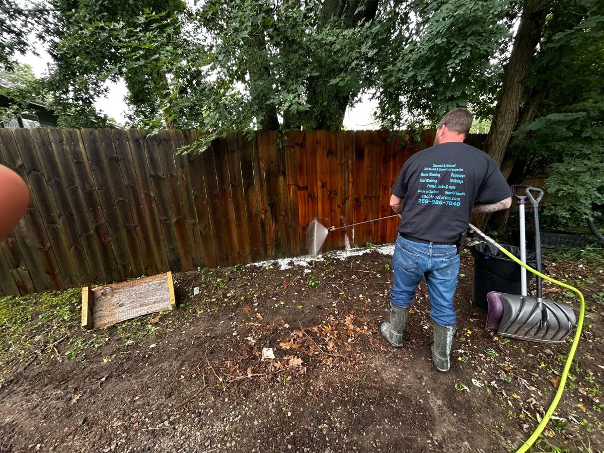 Rinsing a wood fence